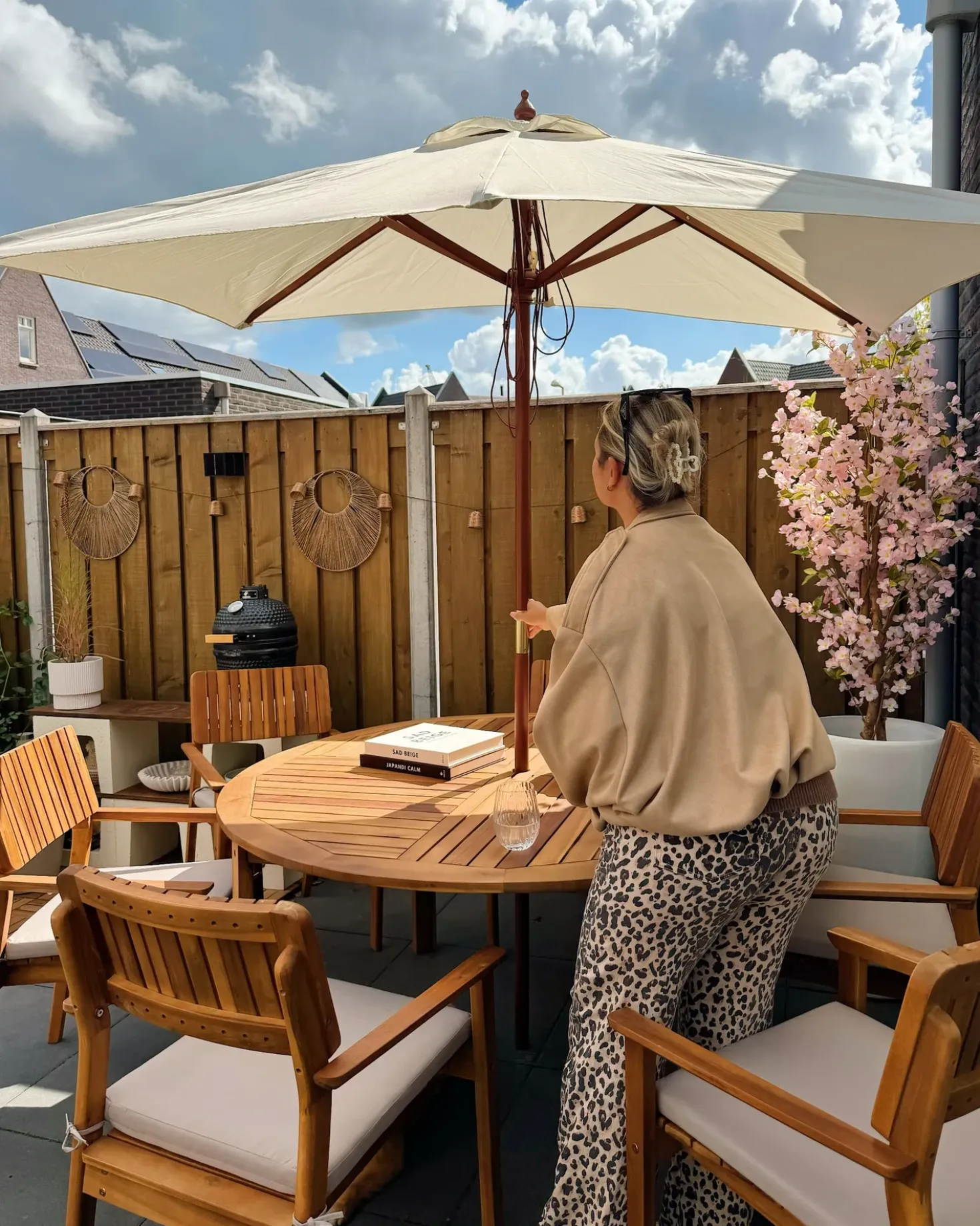AGELLO 6 personers Havemøbelsæt Brun Akacietræ med parasol (12 varianter)