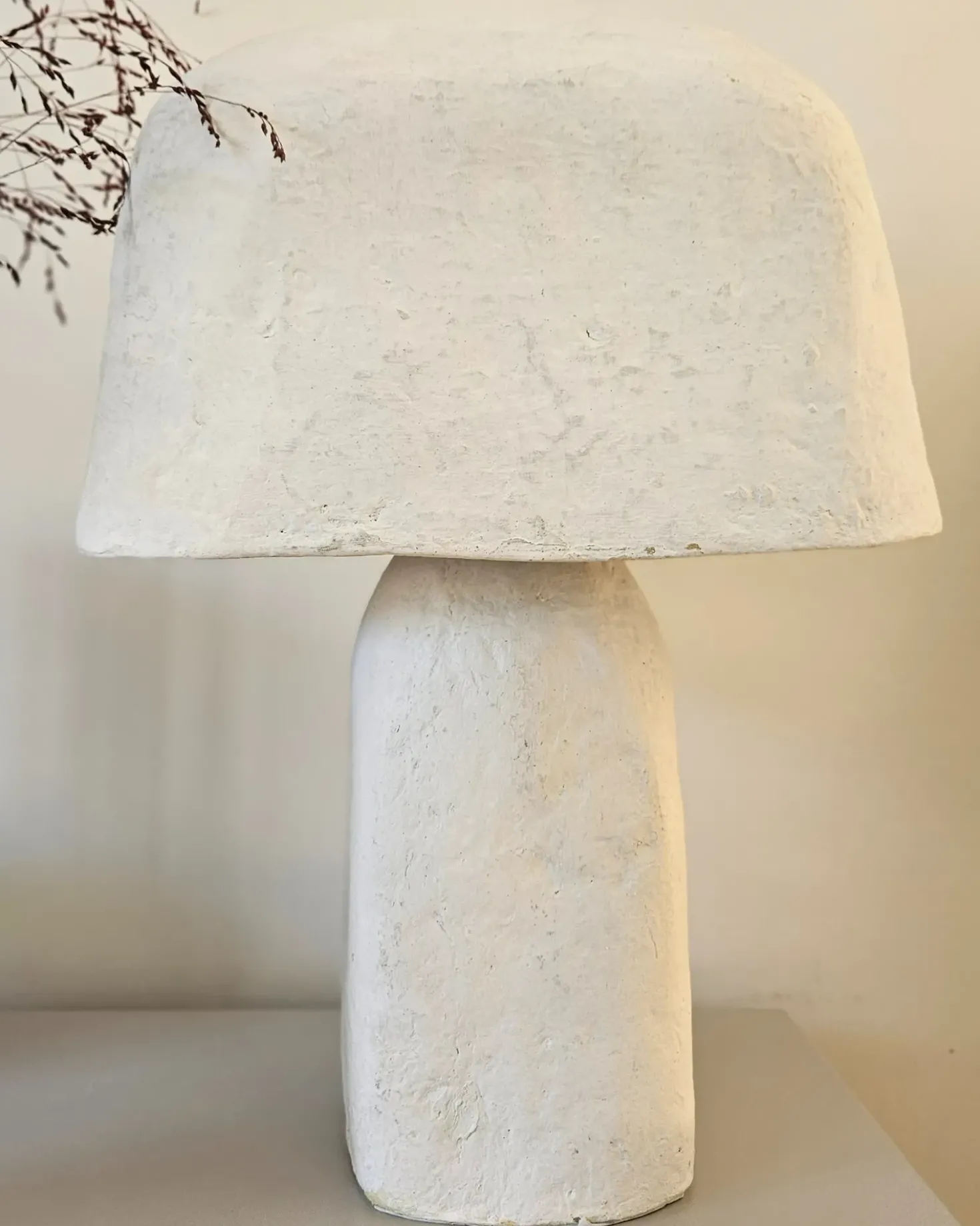 Bordlampe CARRASCO Papmaché Hvid