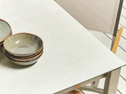 COSOLETO/GROSSETO 4 personers Havemøbelsæt Hvid/beige Hærdet glas Marmor effekt