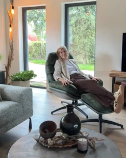Dreje stol EIDE med fodskammel Velour Mørkegrøn