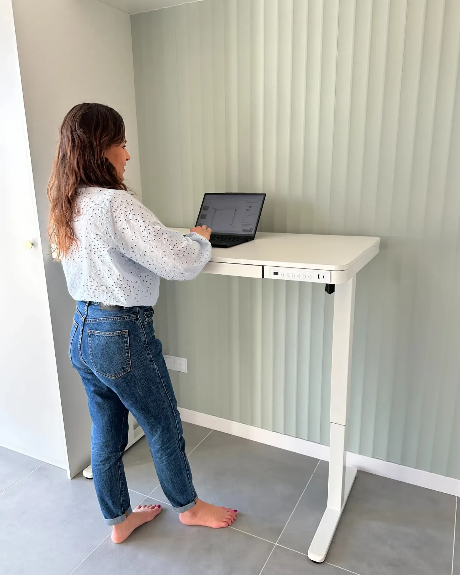 Elektrisk justerbart hæve sænkebord PENLY Hvid 120 cm 60 cm med USB-port