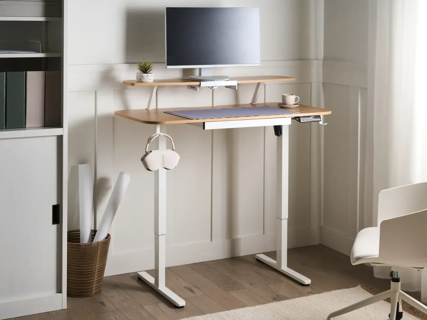 Elektrisk justerbart hæve sænkebord WILBANKS Lysebrun/hvid 120 cm 60 cm med USB-port