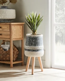 Forhøjet plantekrukke ARISAEMA 27 cm Grå