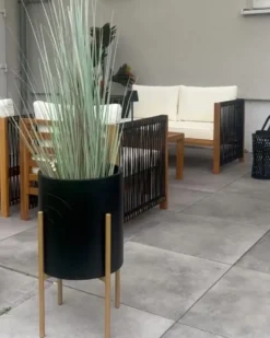 Forhøjet plantekrukke SEROTINA Metal 32 cm Sort