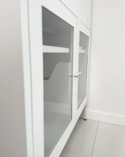 Glas vitrine skænk ESHOLT Metal 80 cm Hvid