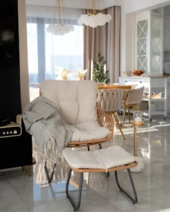 Havestol MESTRE med fodskammel PE-rattan Lys Beige