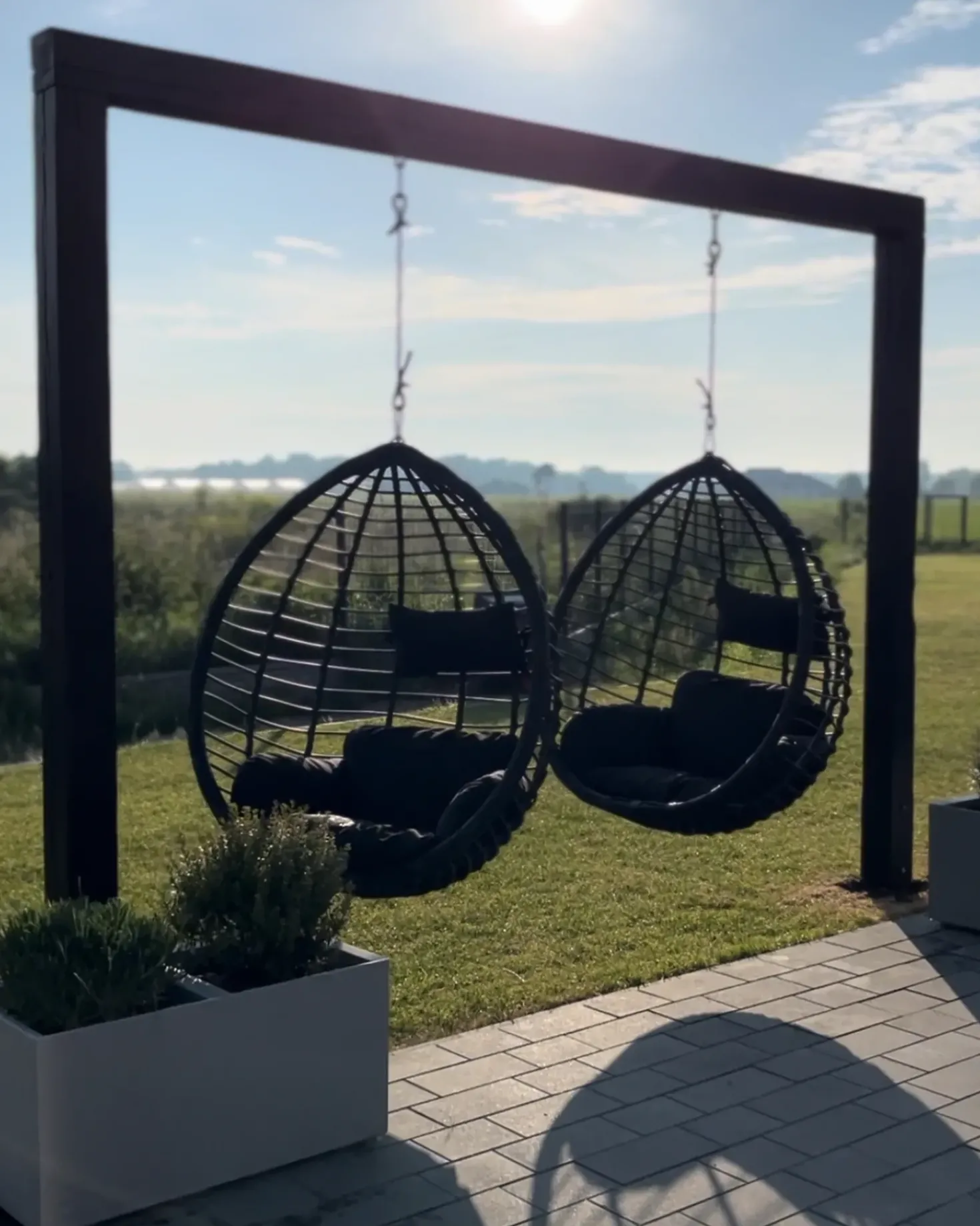 Hængestol TOLLO PE-rattan Sort