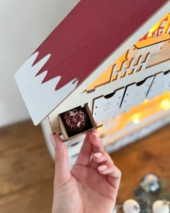 Juledekoration LED NISSER Adventskalender 44 cm Lysebrun