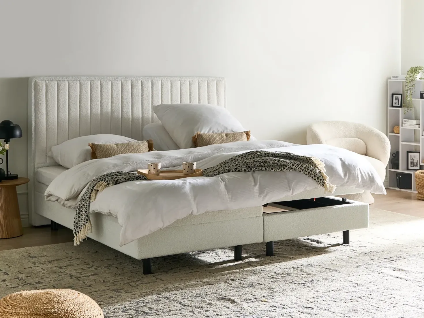 Justerbar seng Boucle CASTELLAN 180 x 200 cm Cremehvid