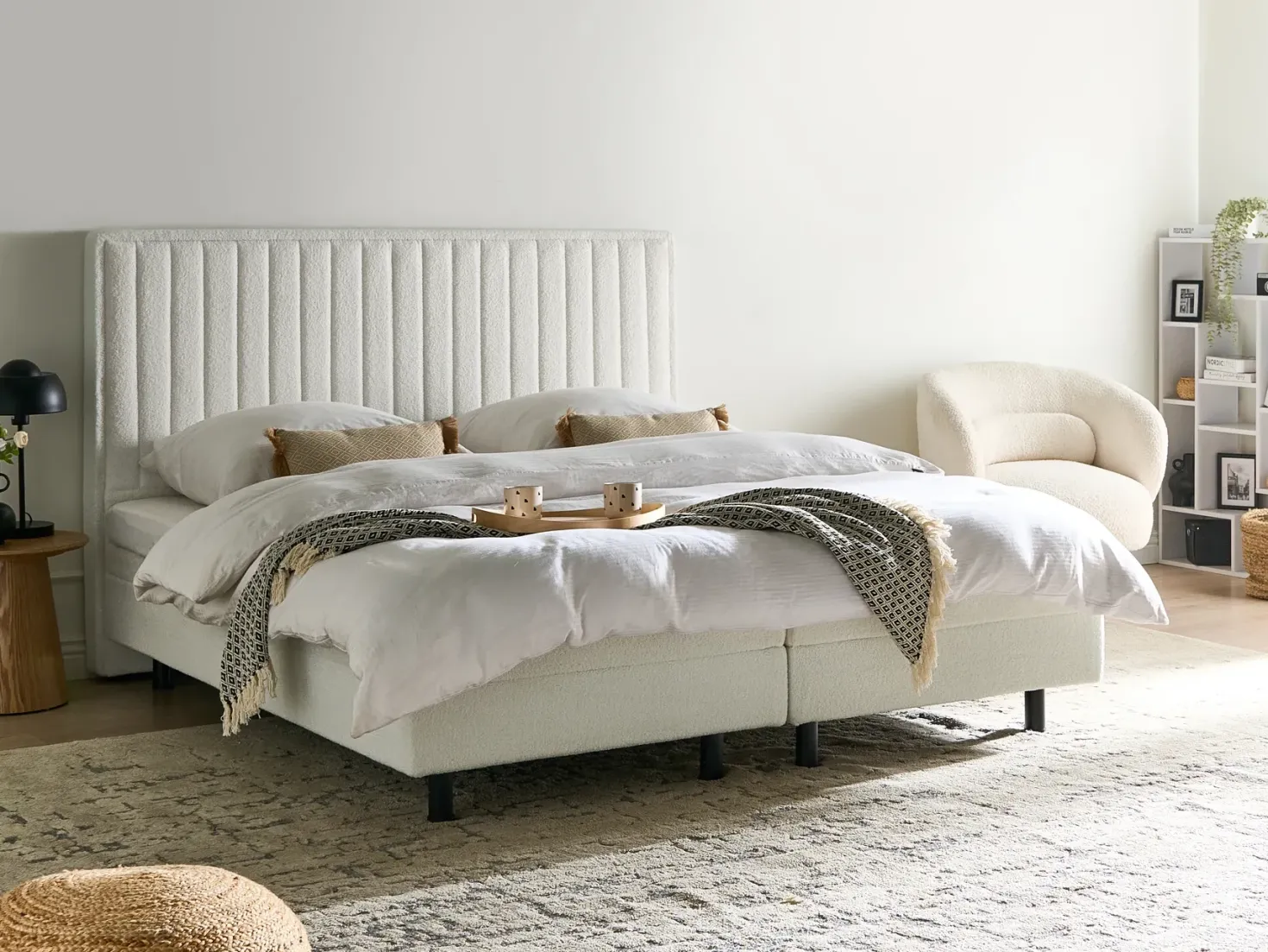 Justerbar seng Boucle CASTELLAN 180 x 200 cm Cremehvid