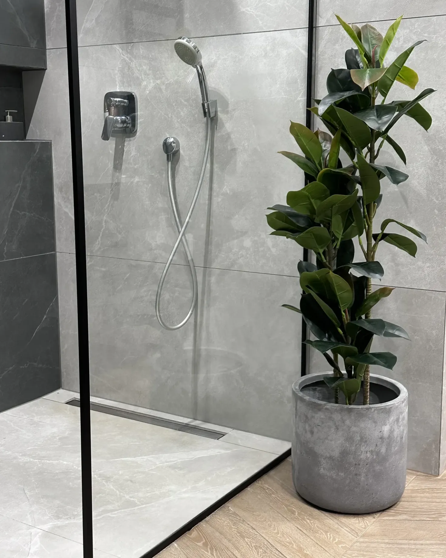 Kunstig plante FICUS ELASTICA 134 cm Grøn