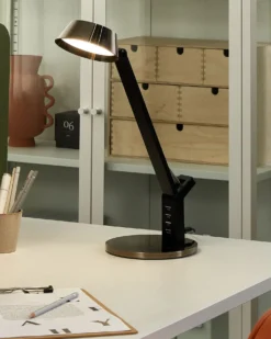 LED skrivebordslampe CHAMAELEON med USB-port Metal Messing