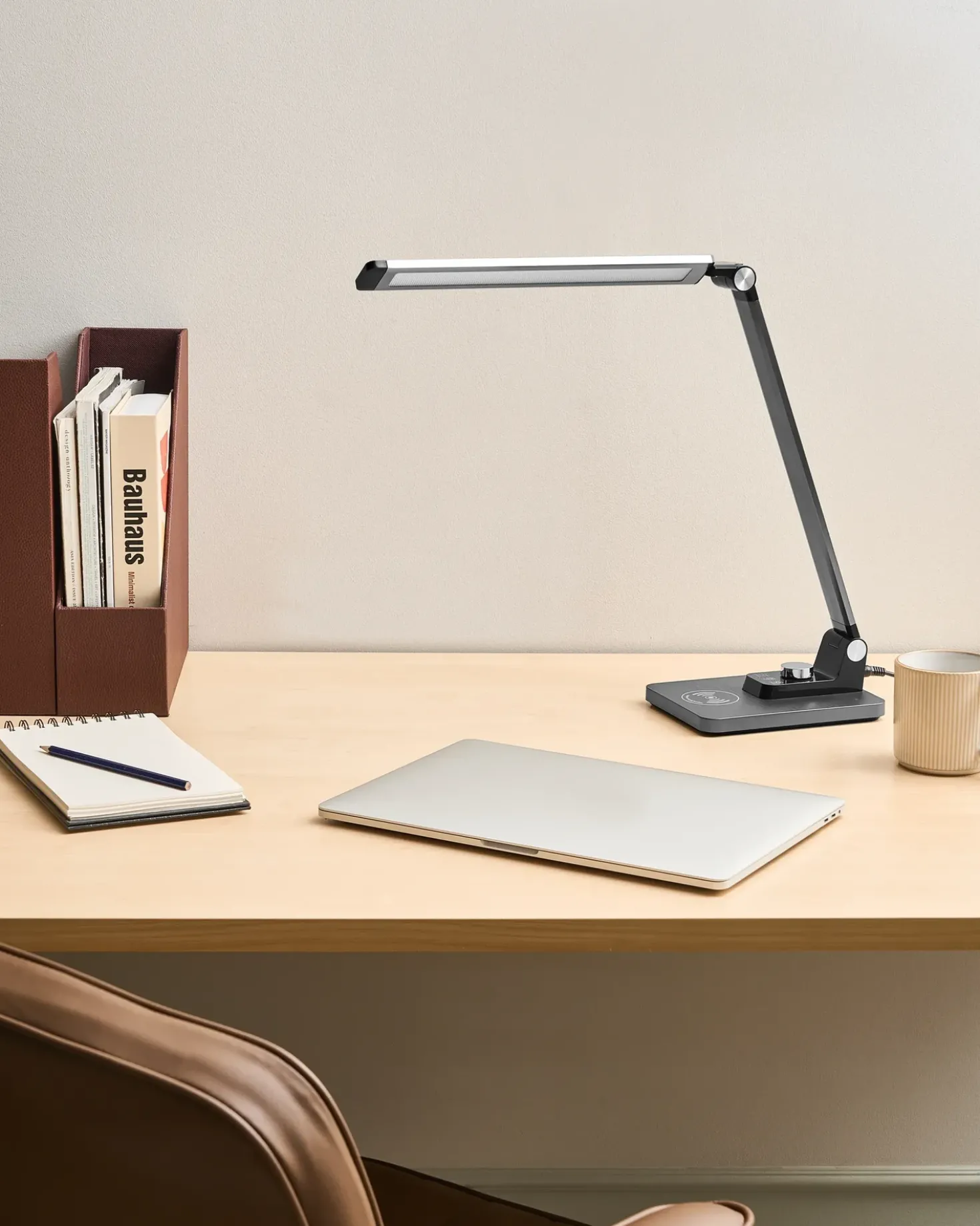 LED skrivebordslampe ENIF Med trådløs oplader Sort