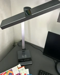 LED skrivebordslampe LACERTA Med trådløs oplader Metal Sølv