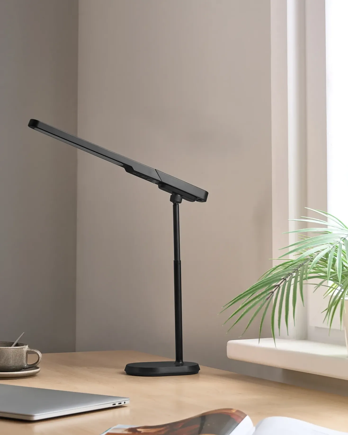 LED skrivebordslampe TUCANA Med dæmpning Sort