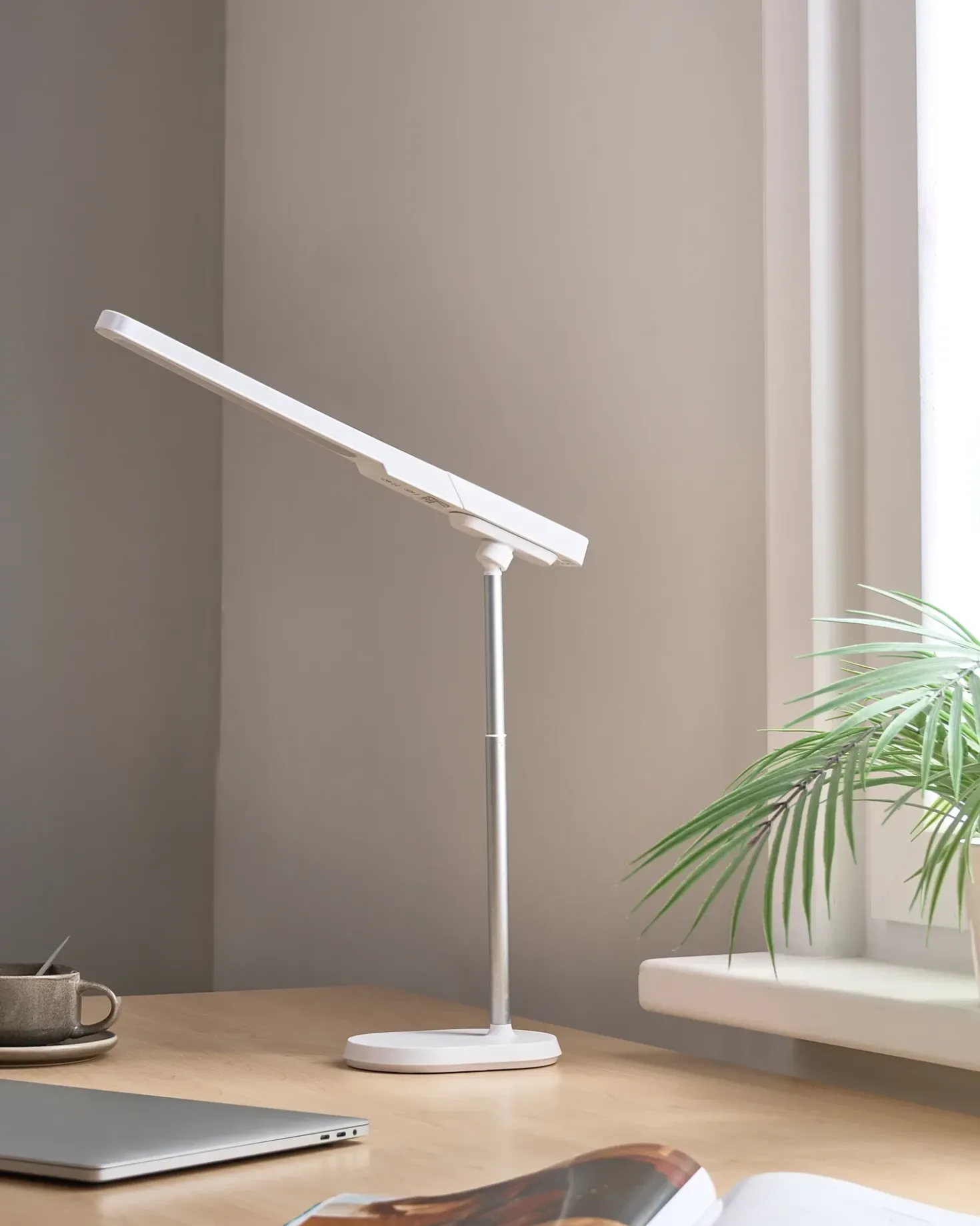 LED skrivebordslampe TUCANA Med dæmpning Hvid