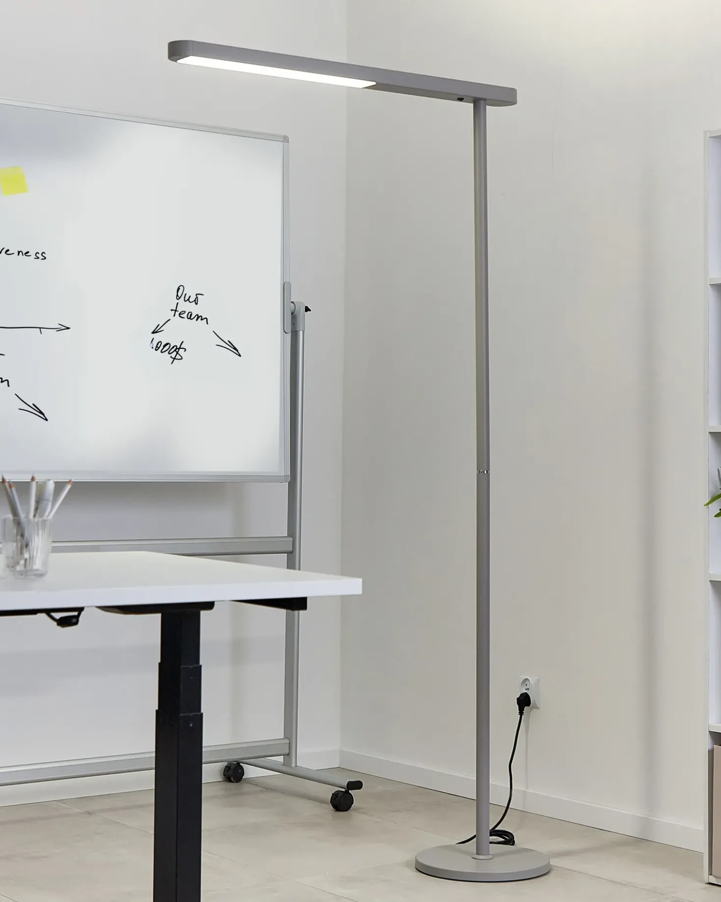 LED-gulvlampe PERSEUS Metal Sølv