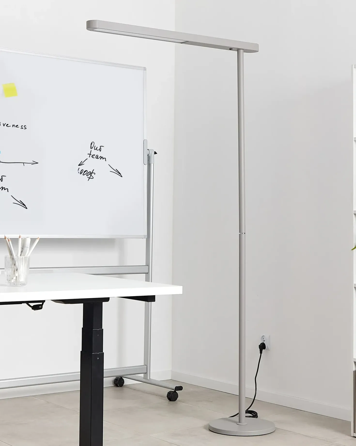 LED-gulvlampe PERSEUS Metal Sølv