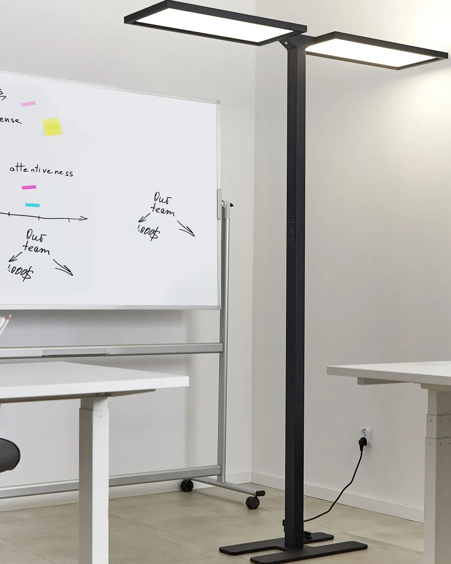 LED-gulvlampe SCULPTOR Med bevægelsessensor Metal Sort