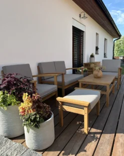 MANILA 4 personers Loungesæt med bord og fodskammel Lysebrun Akacietræ