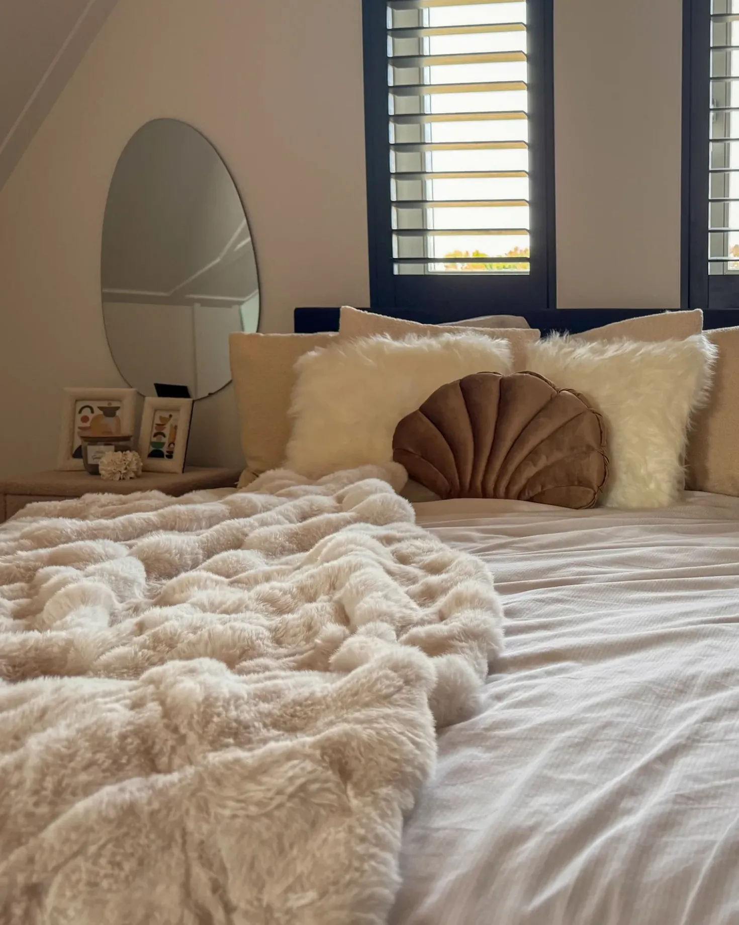 Pyntepude CONSOLIDA Velour 47 x 35 cm Sand Beige Ensfarvet