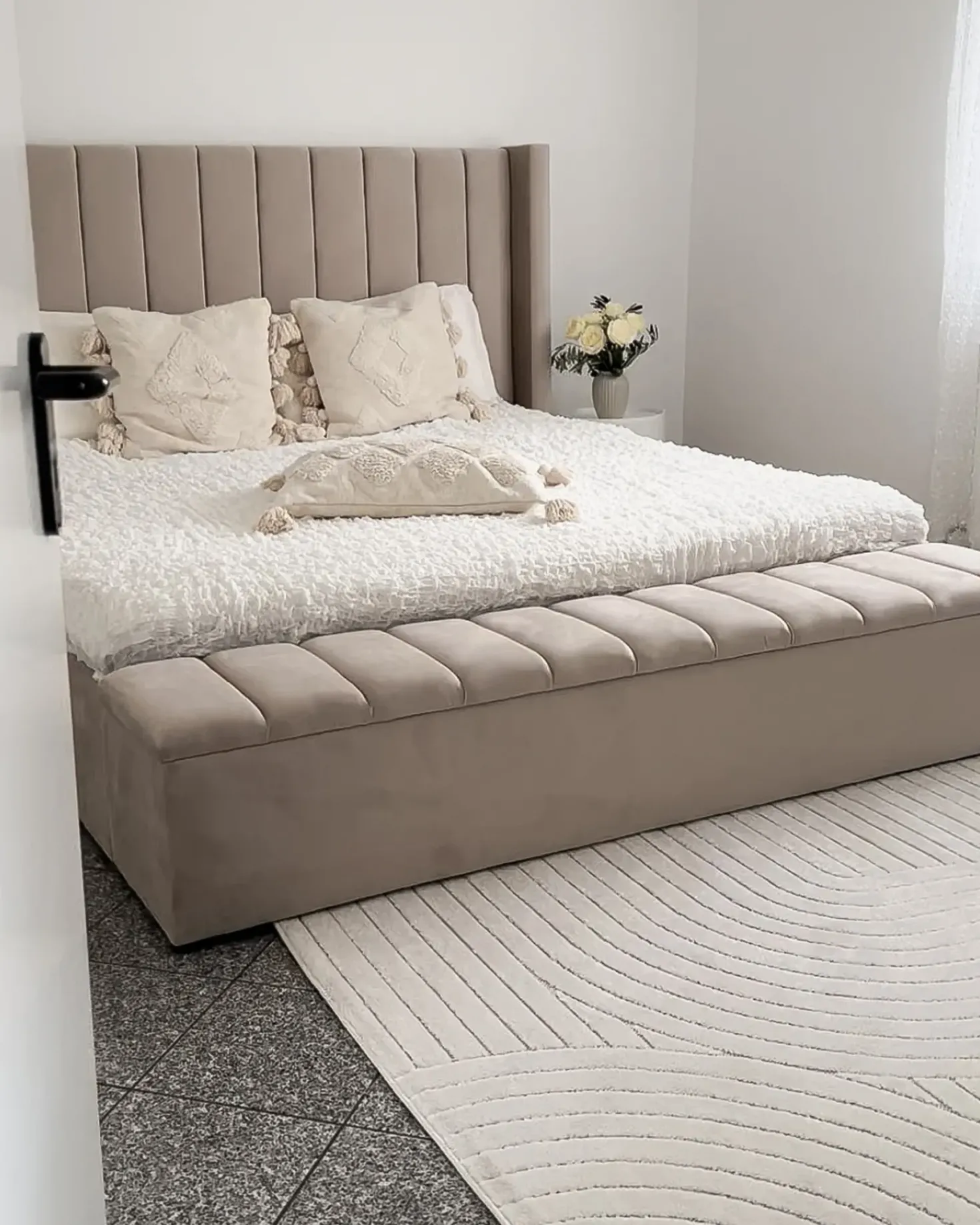 Seng med opbevaringsbænk NOYERS Velour Beige 180 x 200 cm