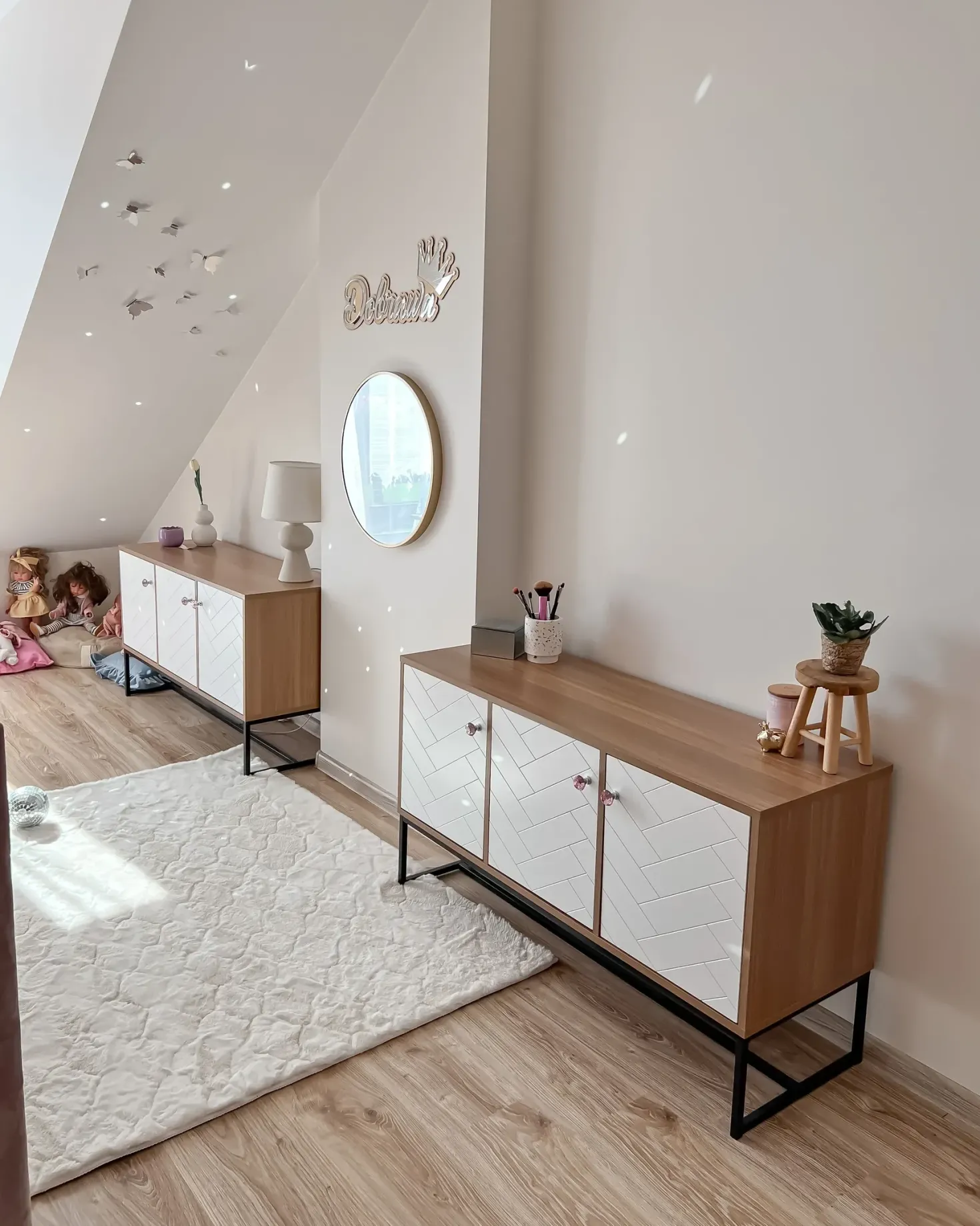 Skab NUEVA Lysebrun/hvid