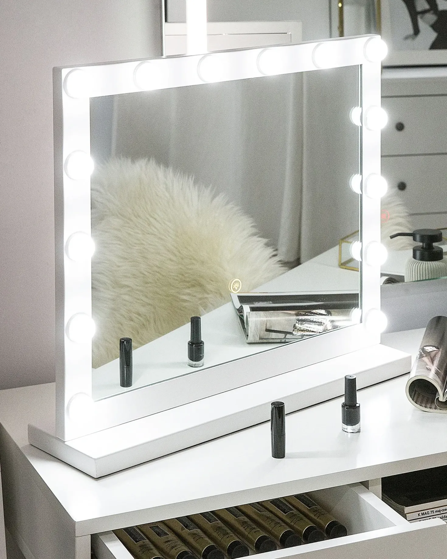 Sminkebord med spejl LED BEAUVOIR Hvid