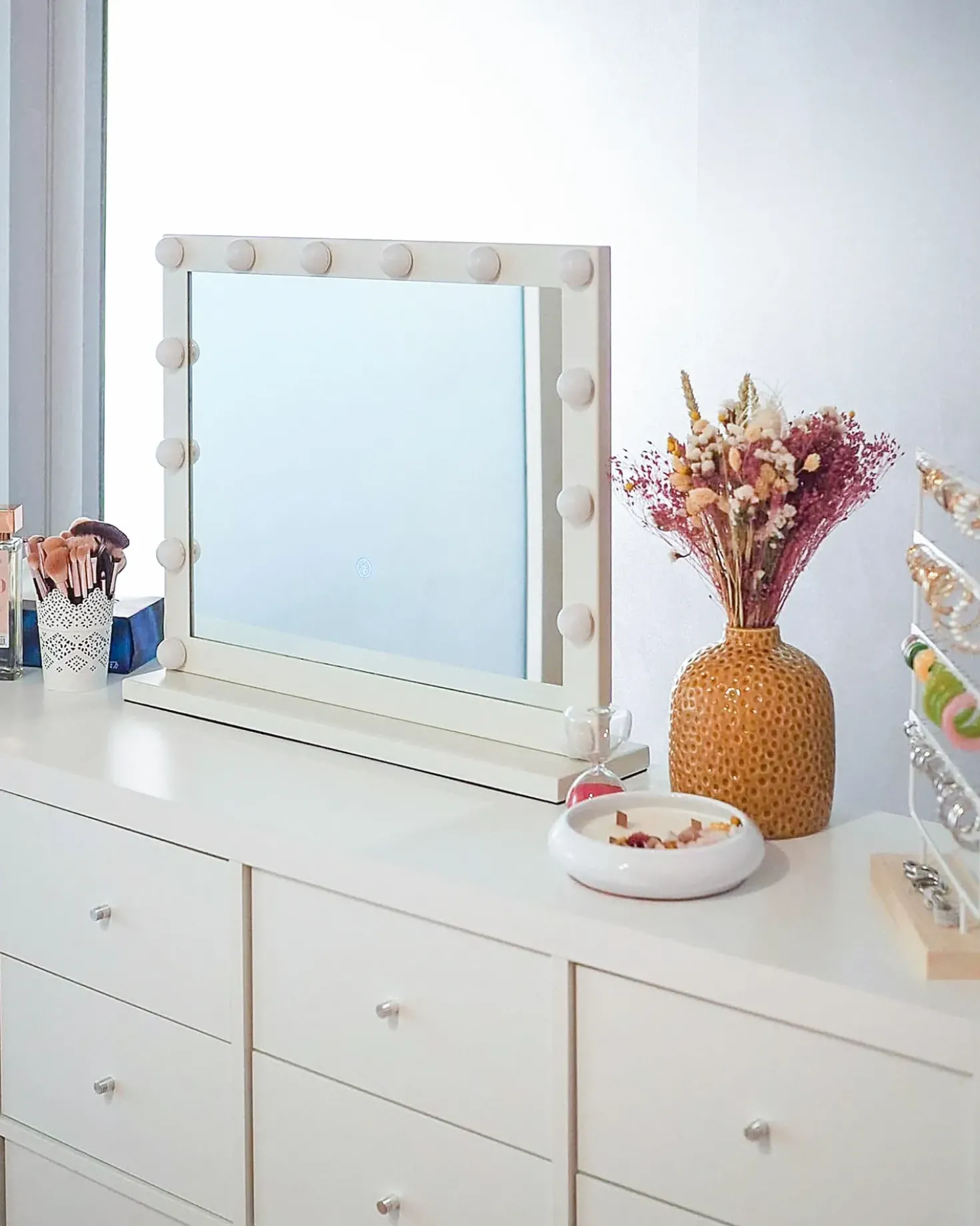Sminkebord med spejl LED BEAUVOIR Hvid