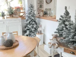 Sneklædt juletræ BASSIE 210 cm Hvid