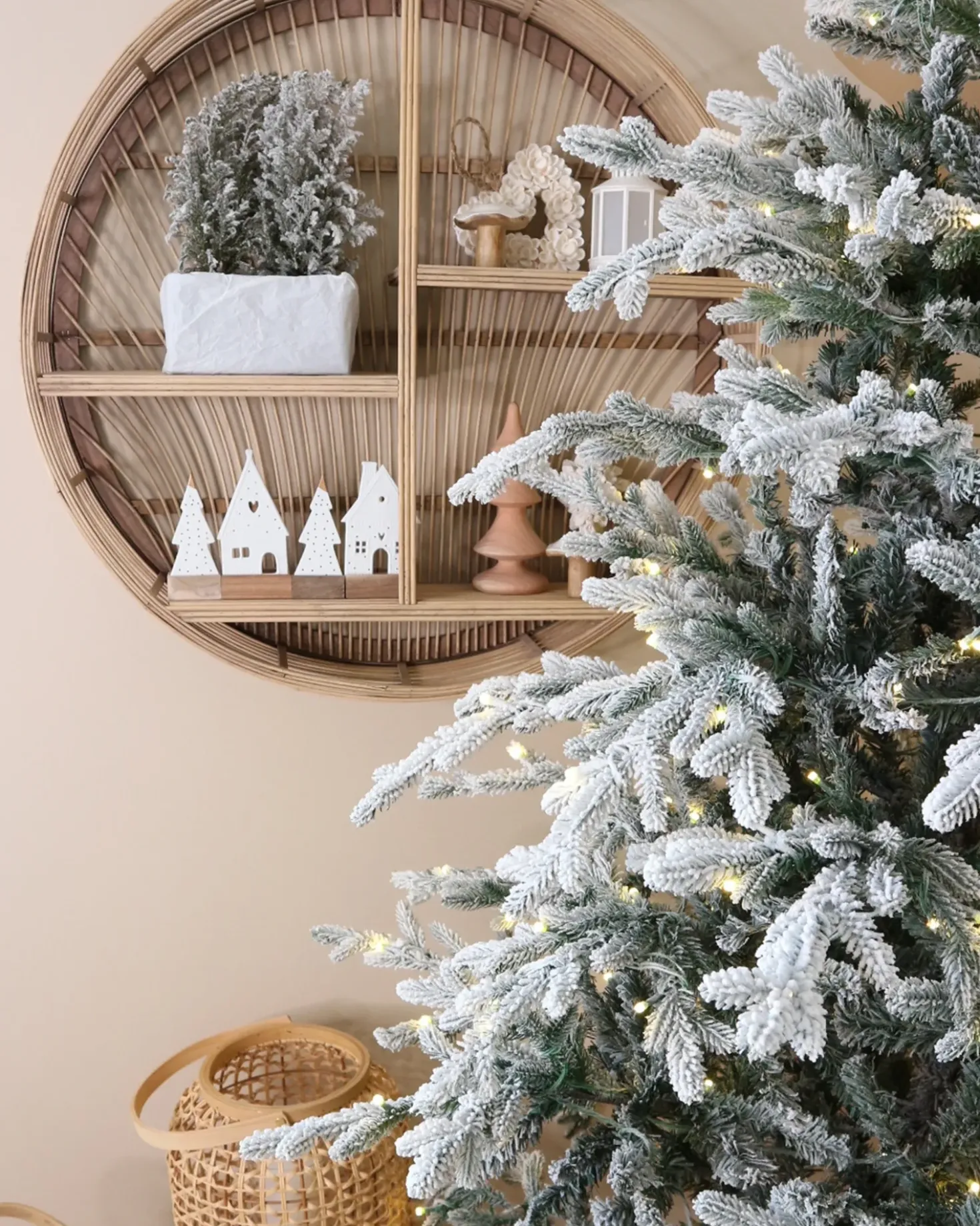 Sneklædt juletræ BRISCO 210 cm Hvid