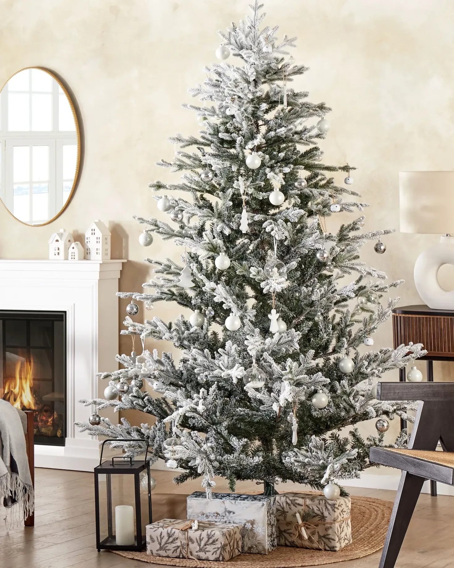 Sneklædt juletræ BRISCO 210 cm Hvid