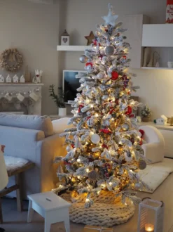 Sneklædt juletræ LED TATLOW 180 cm Grøn