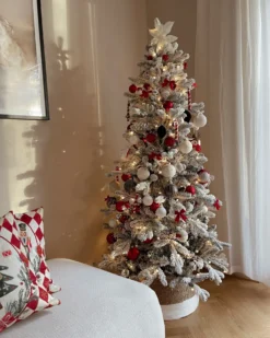 Sneklædt juletræ LED TATLOW 180 cm Grøn