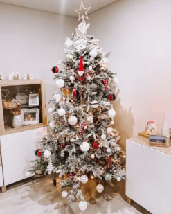 Sneklædt juletræ TOMICHI 210 cm Hvid