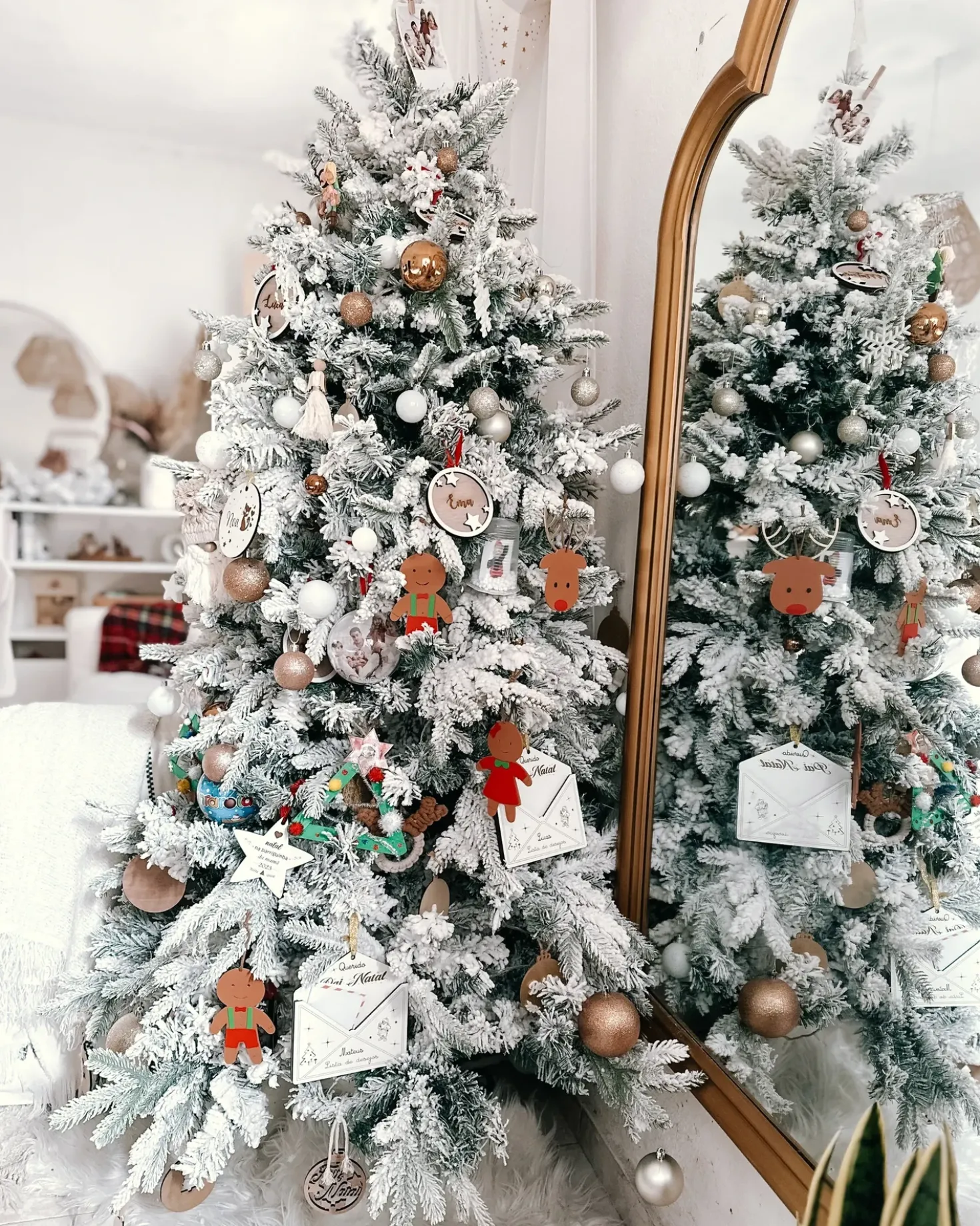 Sneklædt juletræ TOMICHI 210 cm Hvid