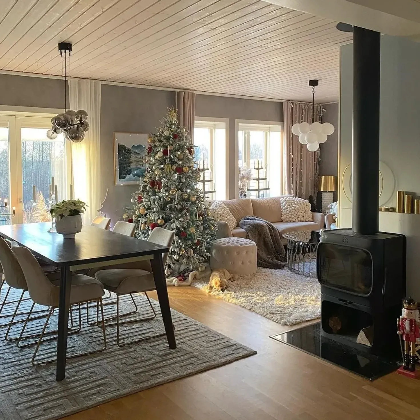 Sneklædt juletræ TOMICHI 210 cm Hvid
