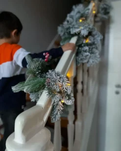 Sneklædt juleguirlande LED WHITEHORN 270 cm Hvid