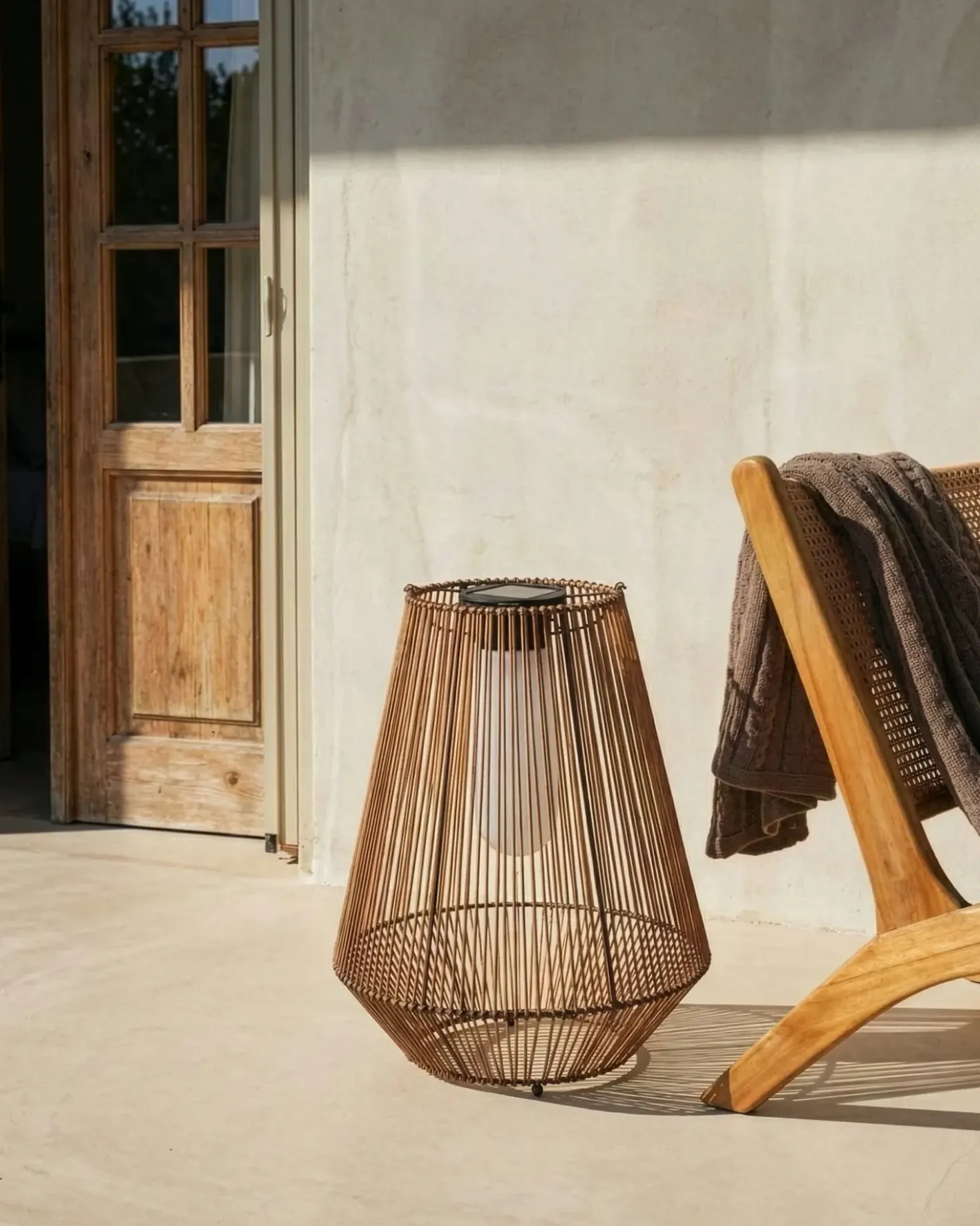 Solcelledrevet lanterne LUSWISHI 68 cm Naturlig