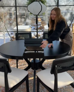 Spisebord med udtræk TYMIS Sort eg 107/137 cm 107 cm