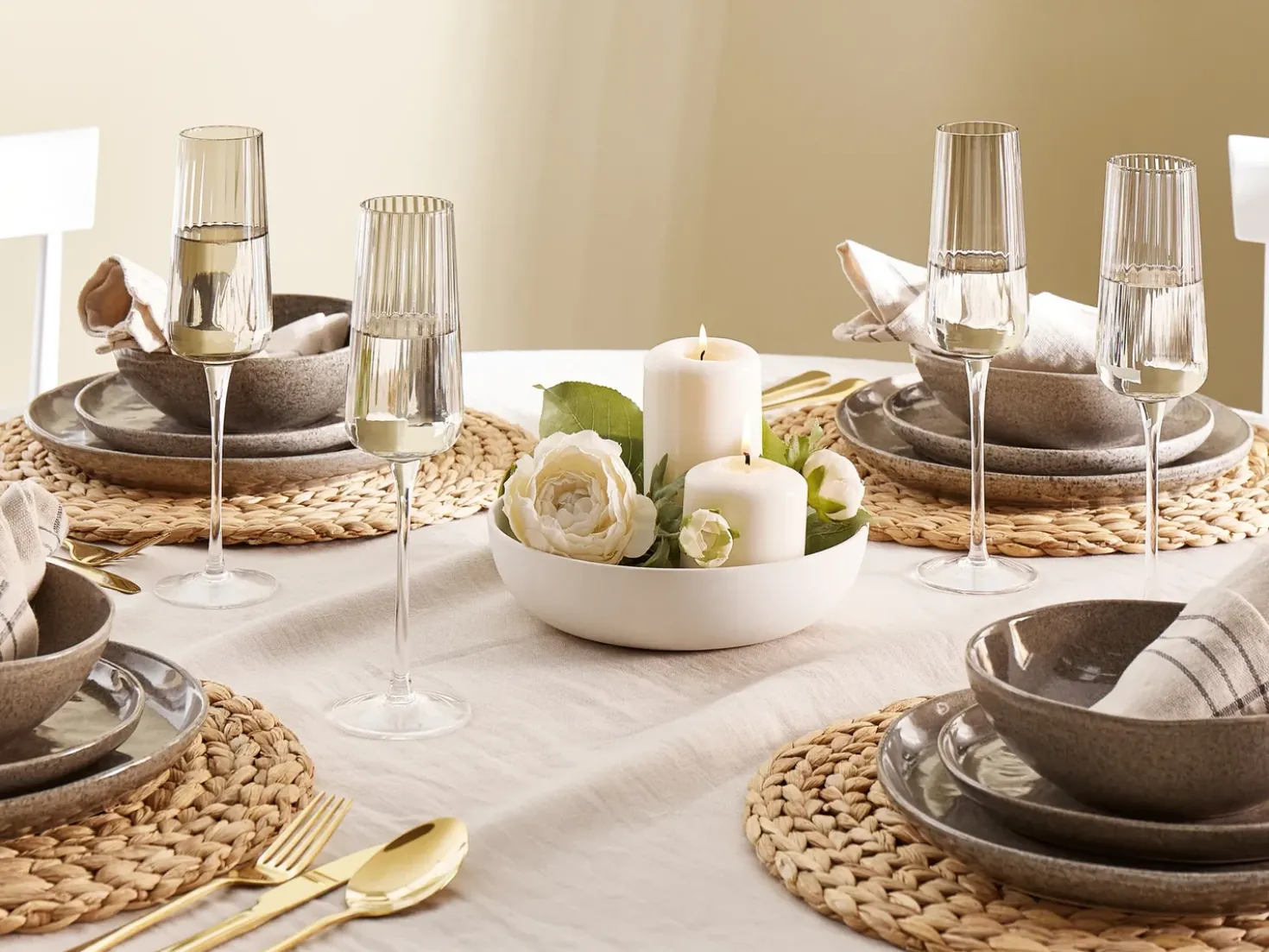 Sæt af 4 champagnefløjter QUARTZ 230 ml Grå