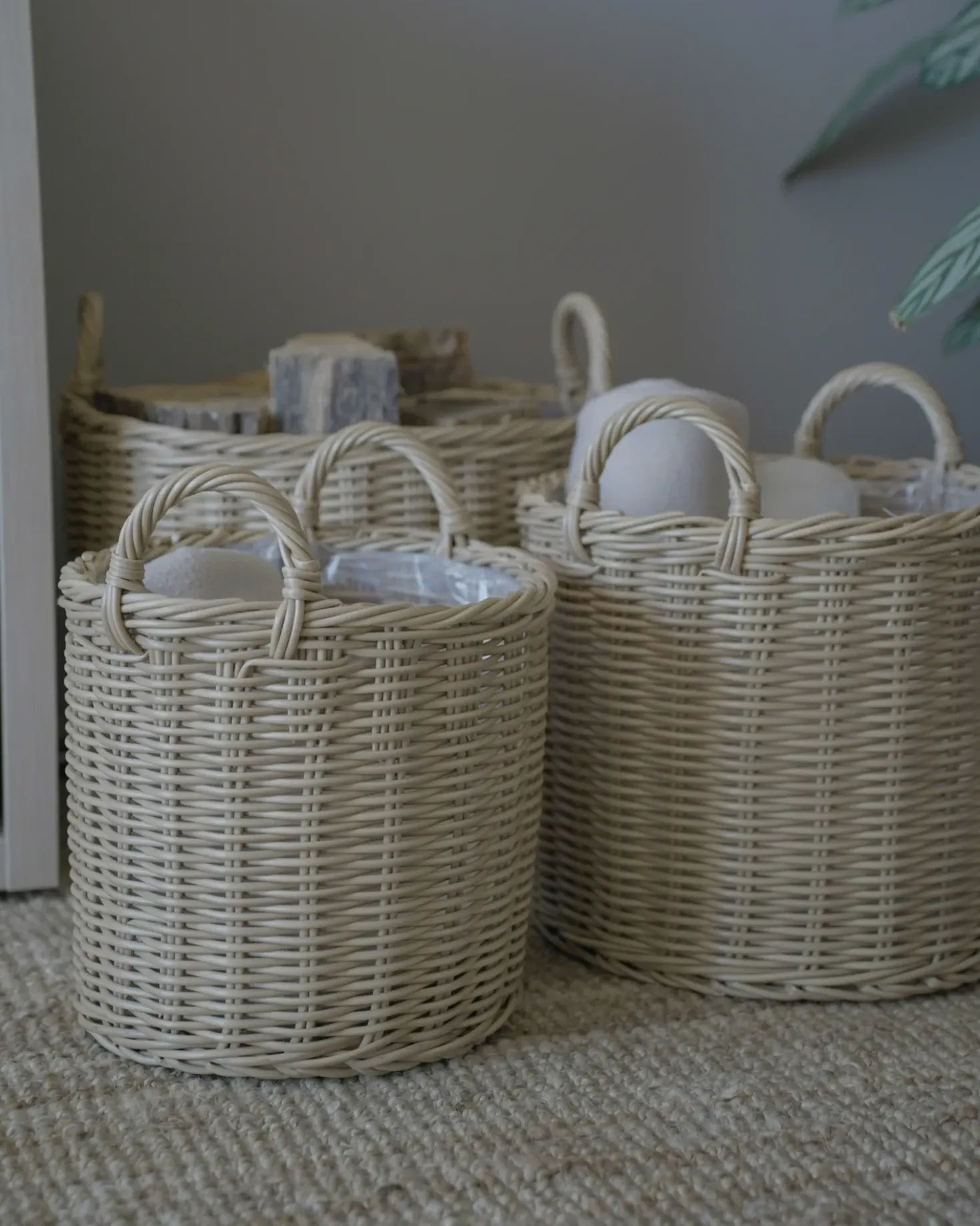Sæt af 3 flet kurve til planter PENDULA 33/37/45 cm Naturlig PE-rattan