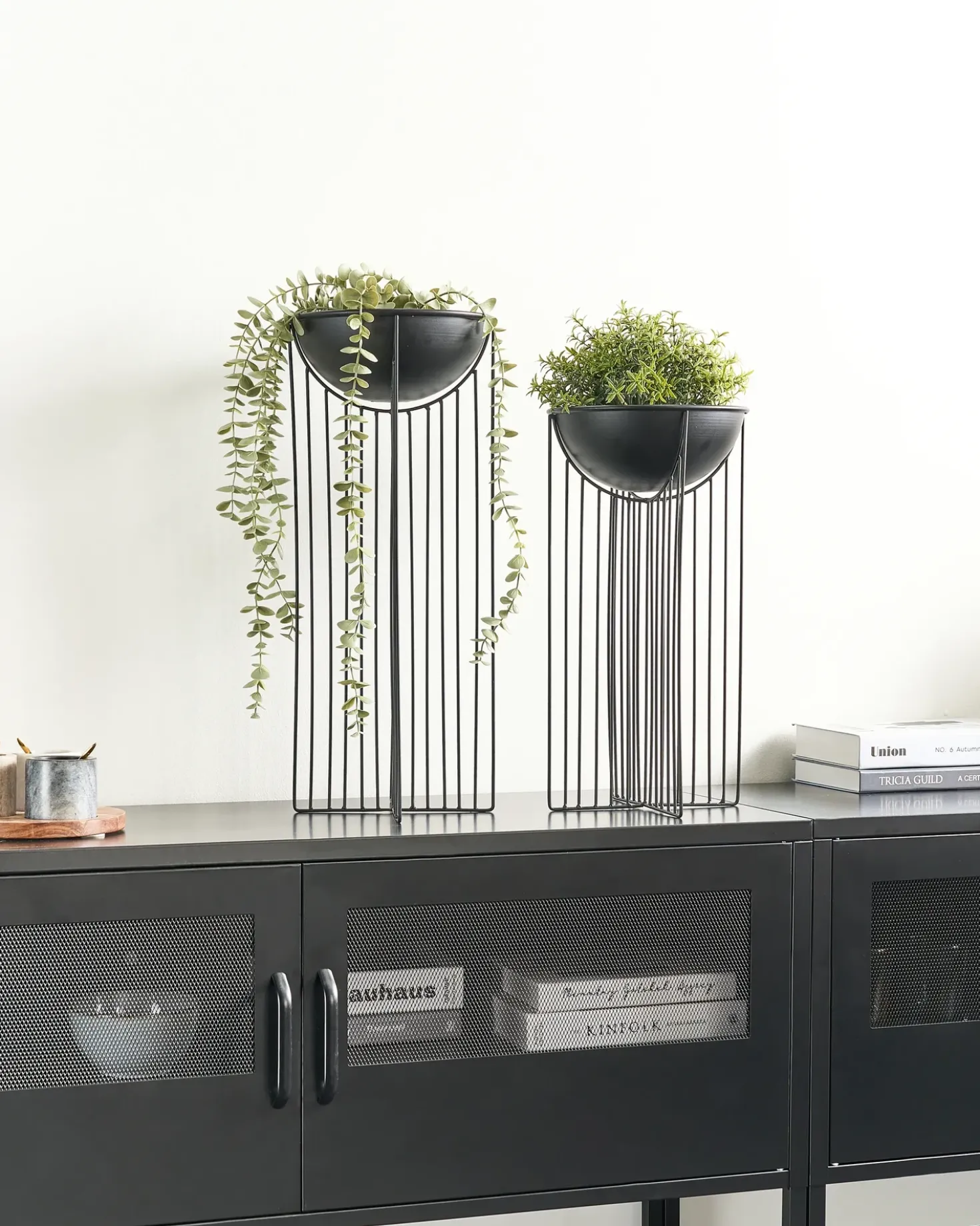 Sæt af 2 forhøjede plantekrukker FICARIA Metal 22 cm Sort