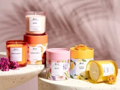 Sæt med 3 duftlys COLORFUL BARREL Soja voks Orientalske noter krydderurter noter Blomster noter