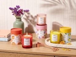 Sæt med 3 duftlys COLORFUL BARREL Soja voks Orientalske noter krydderurter noter Blomster noter