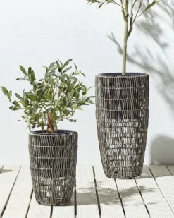 Sæt med 2 plantekrukker CHELONE PE-rattan 26/34 cm Brun