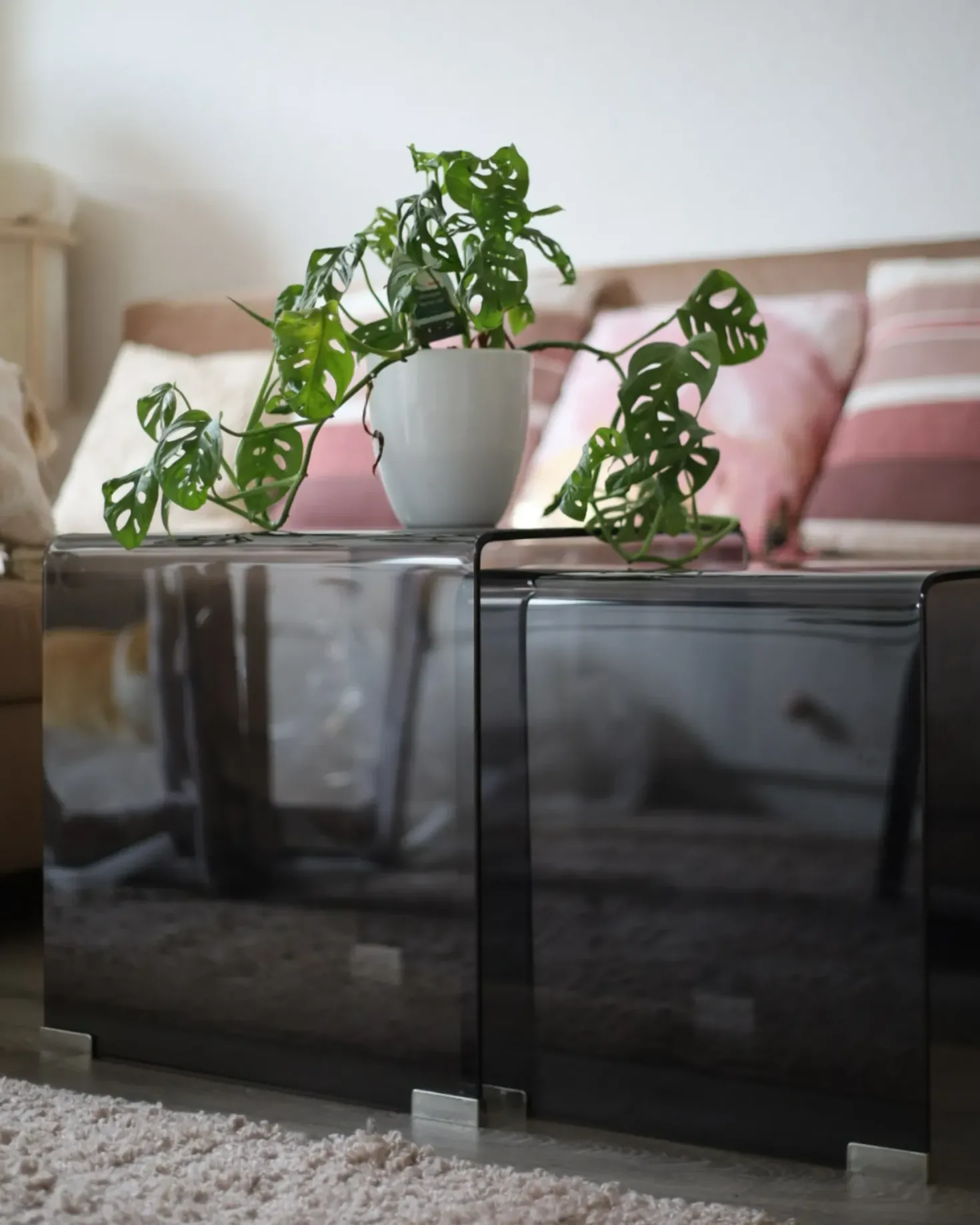 Sæt med 2 sideborde KENDALL Hærdet glas Sort