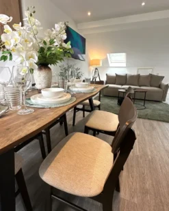 Sæt med 2 spisebordsstole ANOKA Træ Mørkebrun/beige