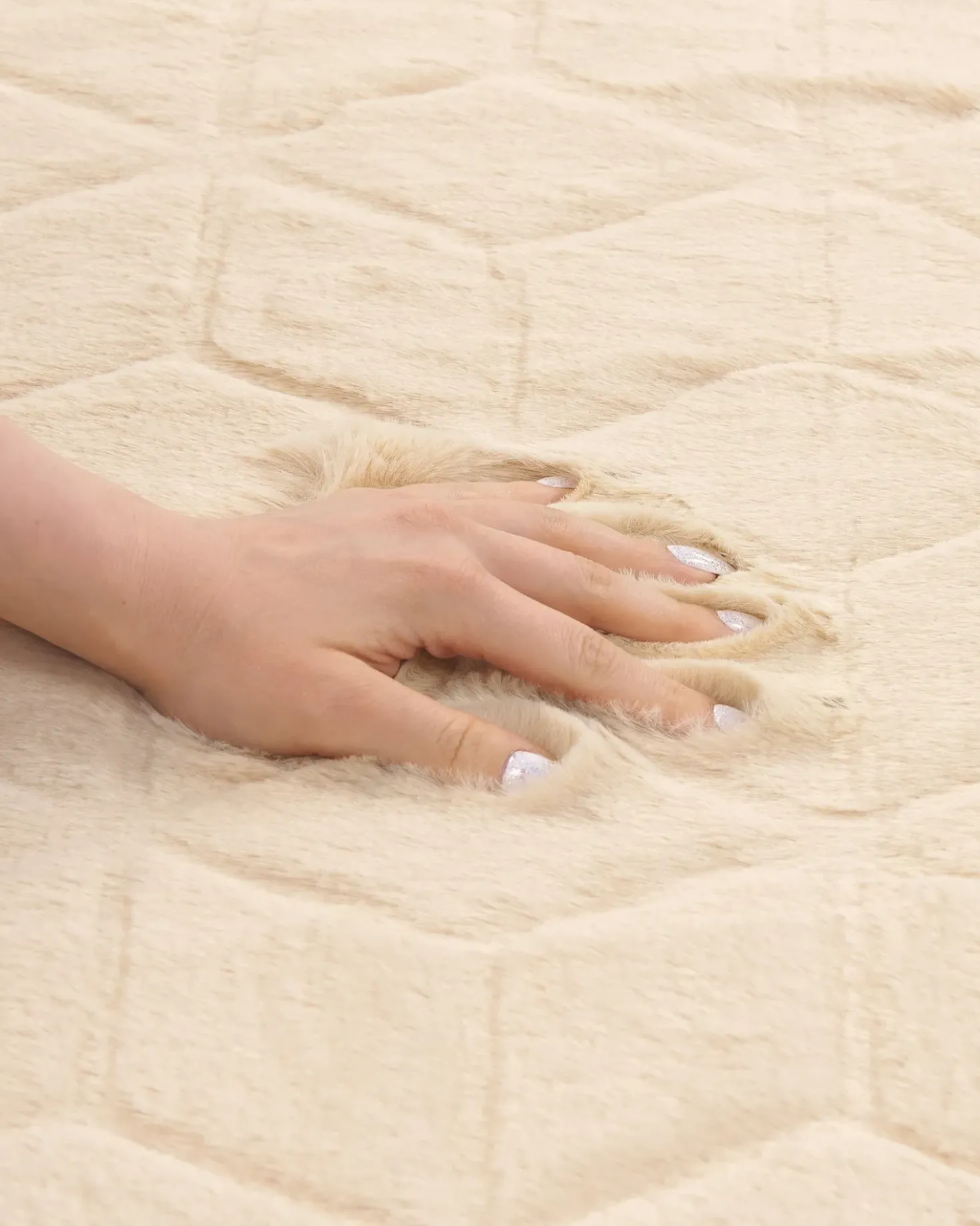 Tæppe af kunstpels THATTA Beige 160 x 230 cm