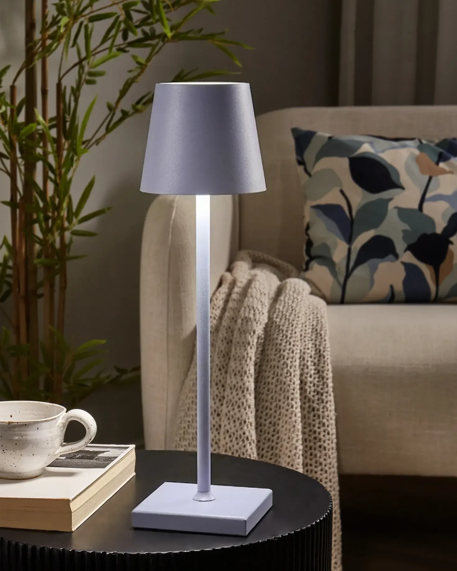 Trådløs LED-bordlampe BACEIRO Metal Lysviolet
